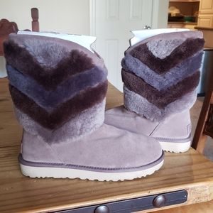 UGG Tania Chevron Short Boot Stormy Gray - Size 8
